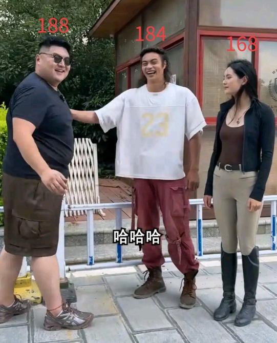 角度“造高”的“巨人”现形：184 cm的征夫，被188 cm的猴哥完压！

很