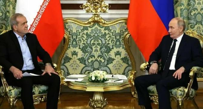 俄罗斯与伊朗两国领导人普京和佩泽什基扬商定，将在上海合作组织峰会期间于中国举行会
