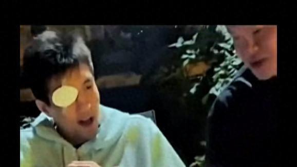 朱芳雨探访郭艾伦：CBA兄弟情有多深？