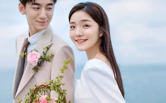 妈妈为了巩固自己的宝宝地位，逼迫三岁的我去联姻