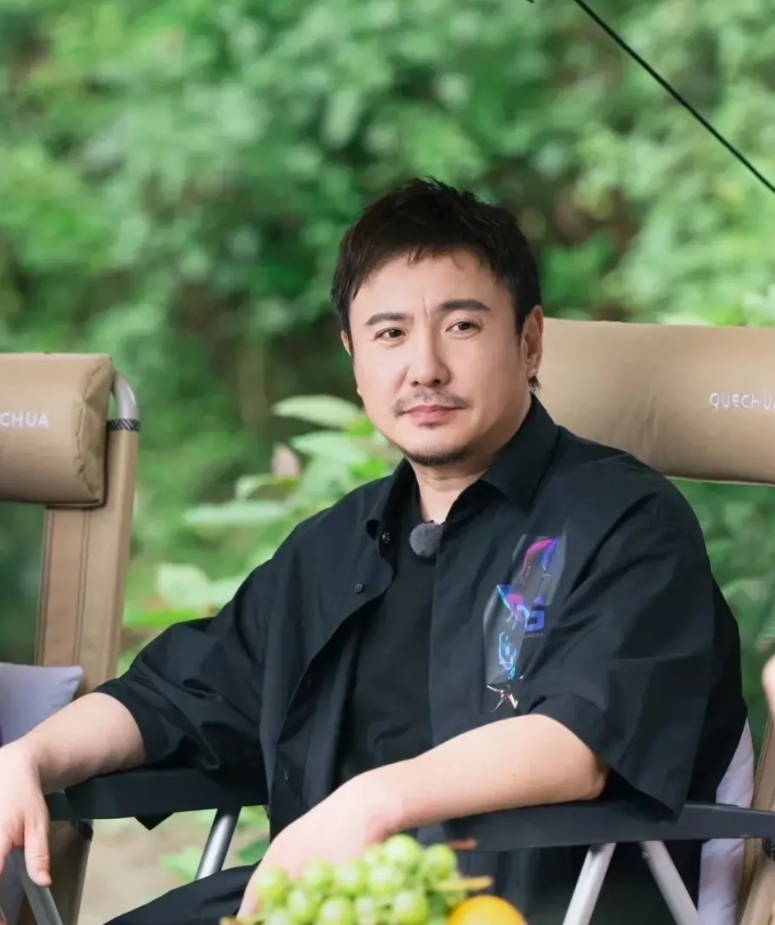 王琦当时嫌沈腾没出息，抛弃过他一次，网上都有信息的，不是沈腾追回来的，是沈腾火了