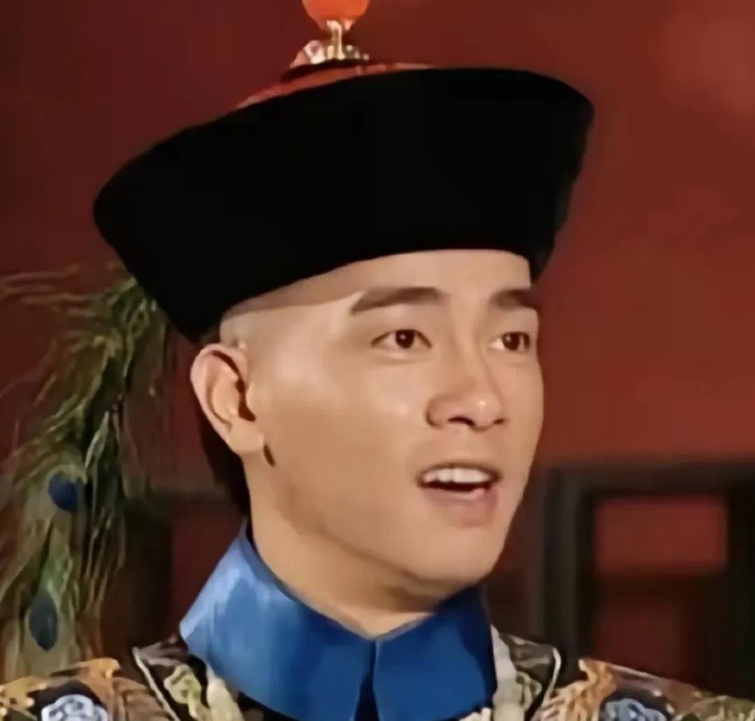 神龙教的教主夫人为何要主动嫁给韦小宝？
看看韦小宝的官职，你就了解了
一等公（这
