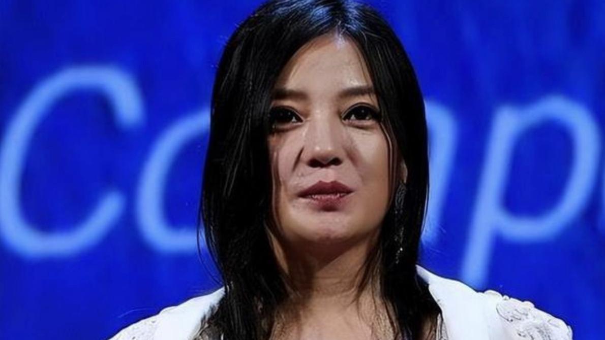 事业没了，婚也离了，被封四年后赵薇再曝近况，深夜发文怀念过去