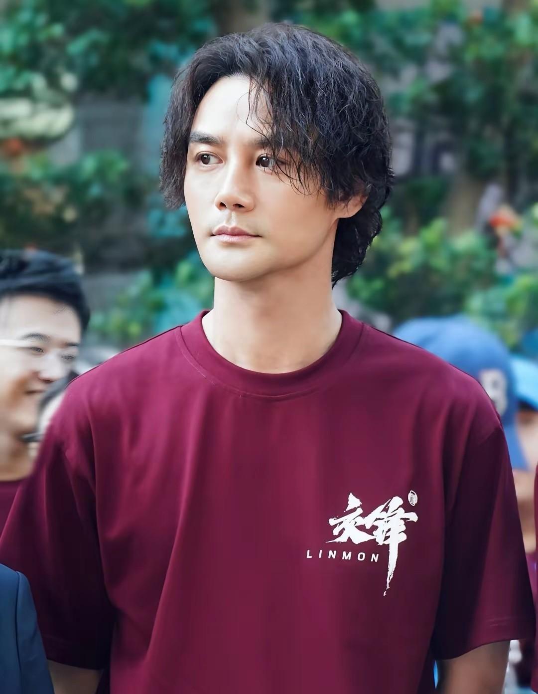 王凯是不是整容了啊！
感觉现在的他像陈坤和苏有朋的结合体，一个是鼻子，原来鼻子挺