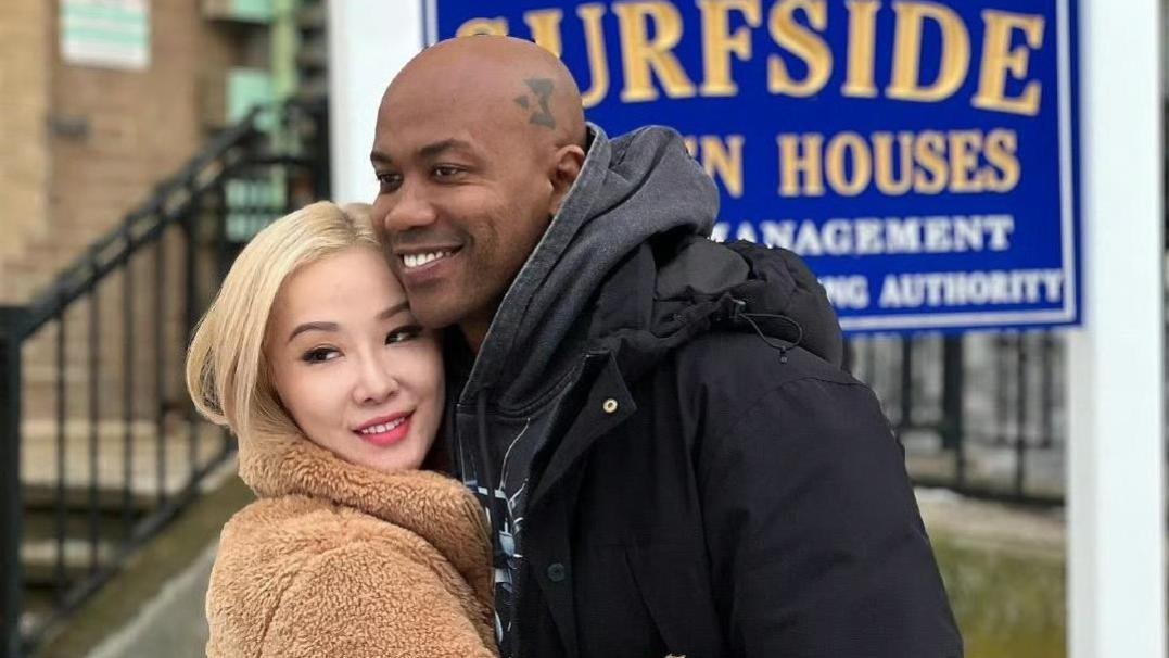 48岁马布里找了一个北京大妞儿，两人已见家长，依偎在一起超甜蜜