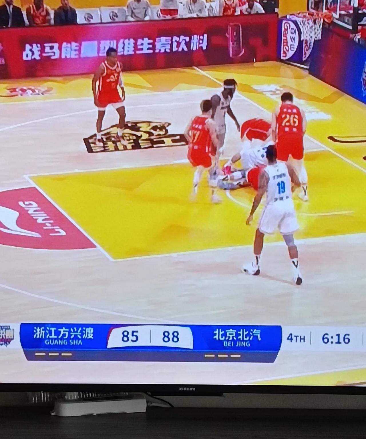 G5，方兴渡不怨，理由如下：
第一，G4，你客场赢了33分，G5，你主场输了两罚