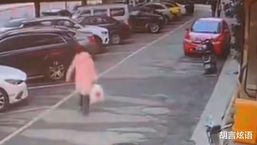 短暂相聚成永别！离异妈妈狠心躲娃，孩子哭晕后再也没醒来