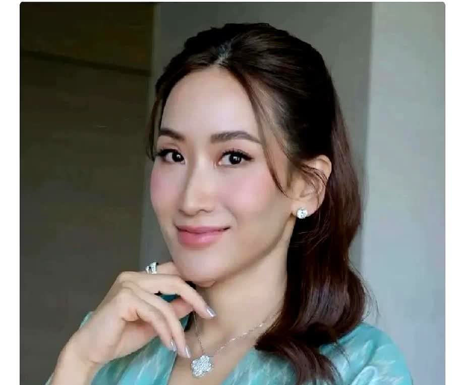说句不该说的，佩通坦其实现在应该庆幸！

自己的通话录音是被洪森放出来，而不