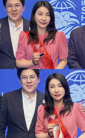 一觉醒来，79岁的霍震霆又成了全网羡慕的对象！

不是二儿子霍启山要结婚，
而是