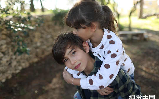 男子梦到失踪已久的妹妹说她在家门口的鱼塘里，男子不信邪的抽干鱼塘后，彻底傻眼了