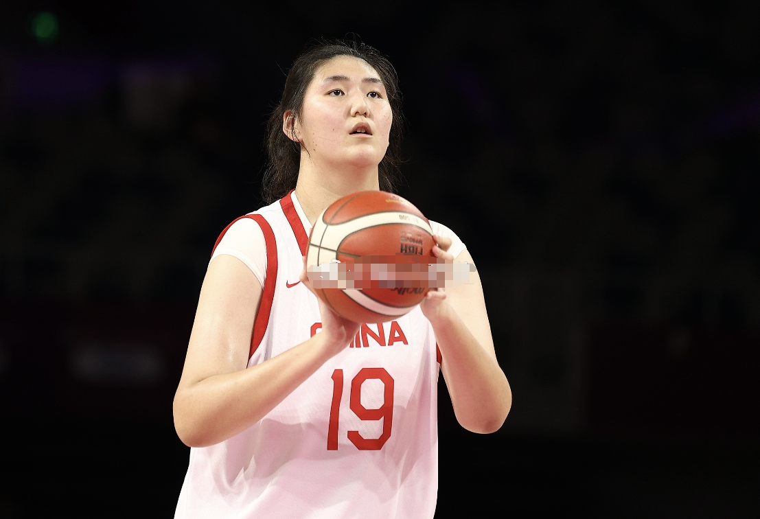 大魔王张子宇的无解表现让人惊欣喜若狂，球只要到她手里，你就可以安心等着进篮筐了，