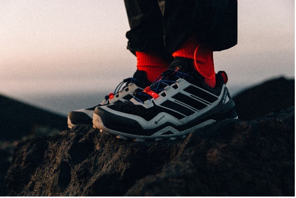 adidas TERREX发布了新款Skychaser GORE-TEX徒步鞋