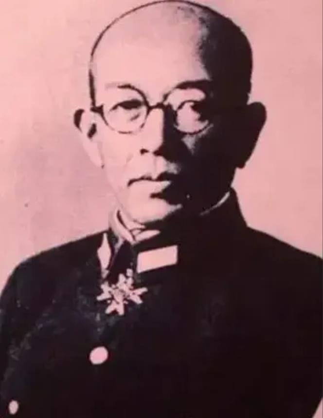 1939年，日军少将中村正雄被击中腹部，身受重伤，军医为了取出子弹，只能切开他的