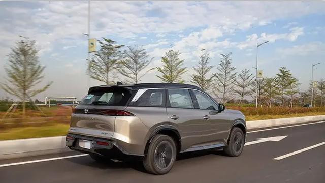 4驱大7座，油耗899L，20T+9AT，合资中大型SUV建议看看TA