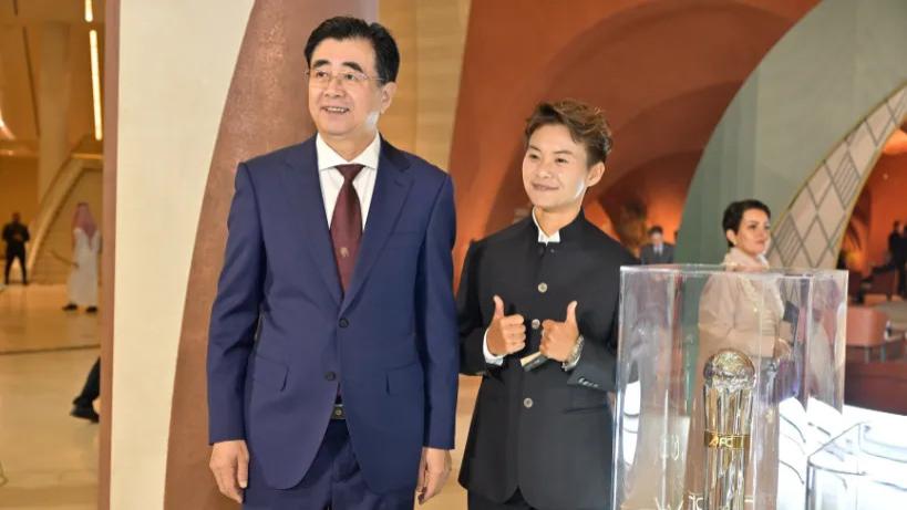 亚足联搞笑了！冠军王霜，无缘亚洲足球小姐，给了亚冠八强的日本球员