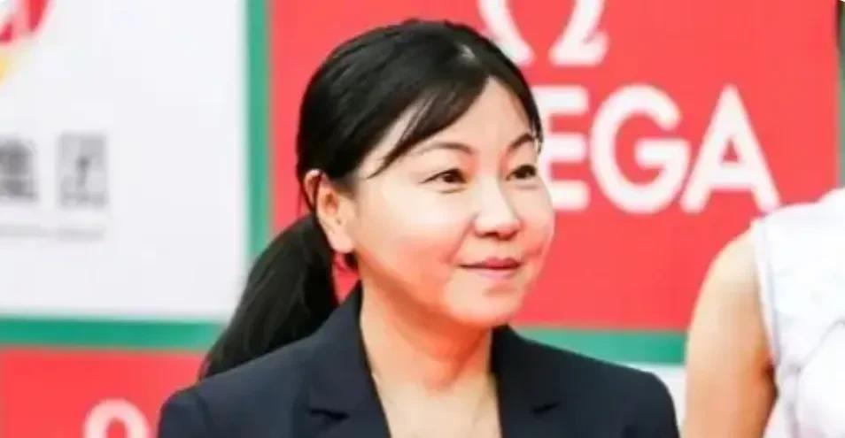 跳水队掌门人周继红正式退休，你希望她接班人是谁呢（4选1）？
1，郭晶晶——奥运