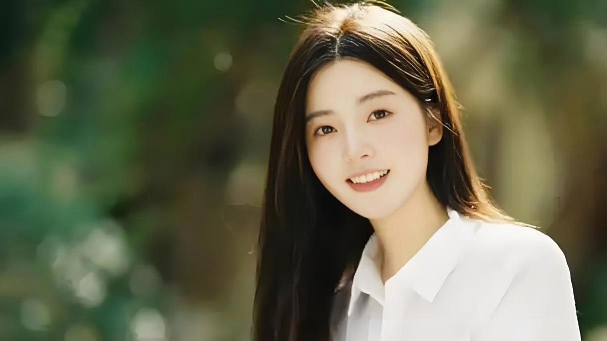 颜值与演技齐飞，学霸光环加持，她凭什么火？李希萌：宝藏女孩的进阶N次方！