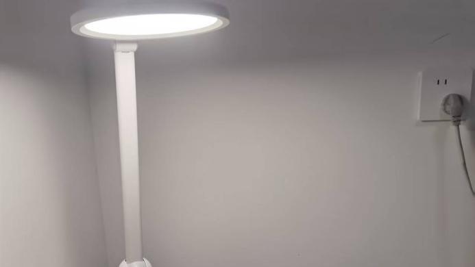 书客SKY护眼台灯点亮学习新视界，守护每一双明眸