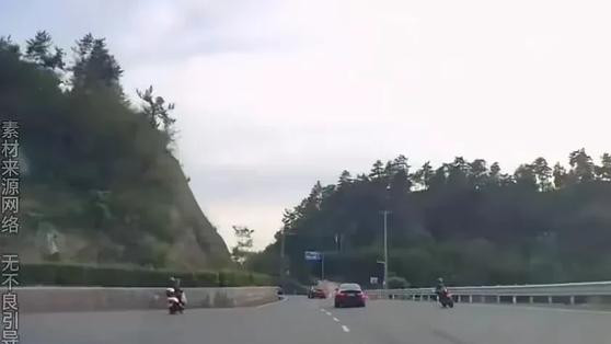 宁波保时捷撞人后续：撞人后先换车牌，车主背景被扒，家中势力大