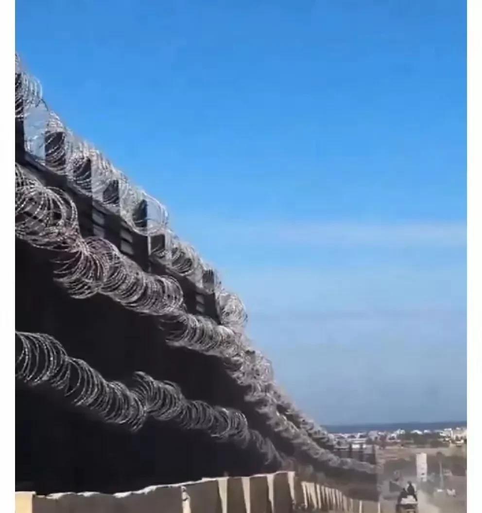 我国的万里长城真是出名啊，连以色列人都知道。
有一个以色列人讽刺埃及，说埃及在加