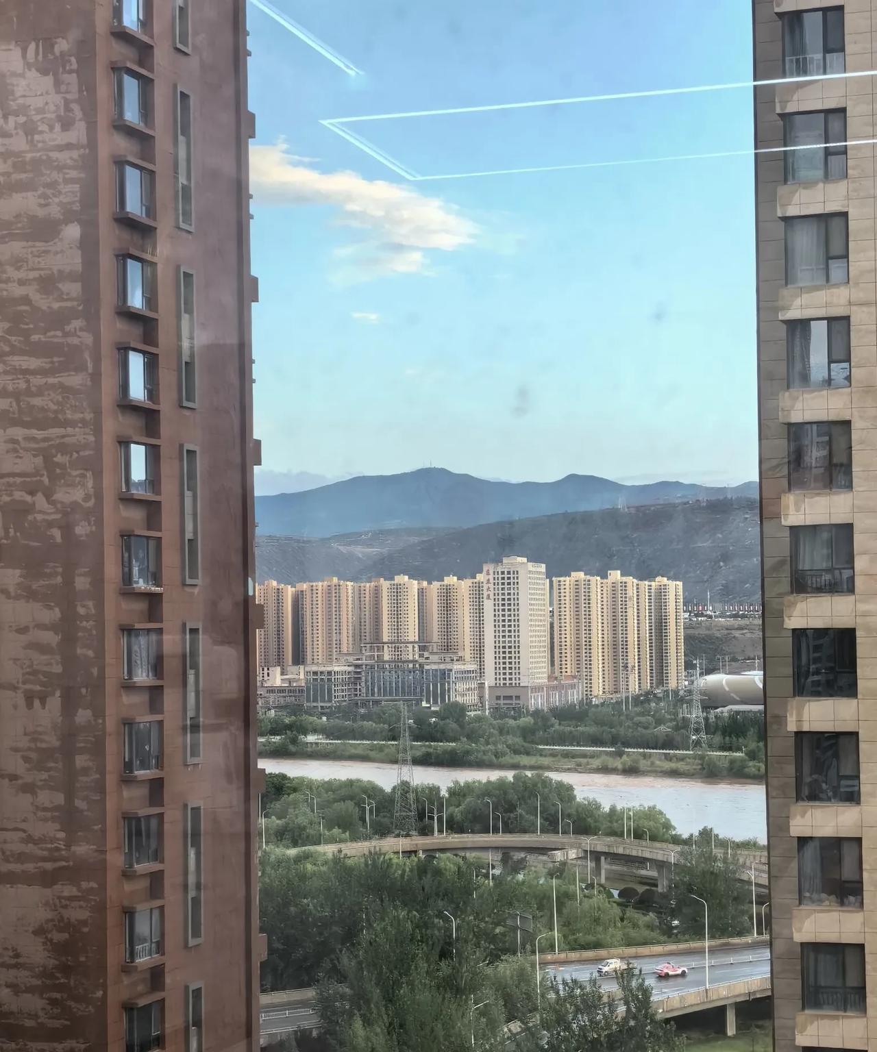 无论人生顺境逆境都要不惑，以一颗平常心看待。毕竟人生本就不完美，缺憾在所难免 。