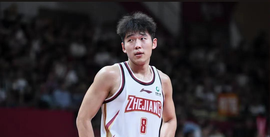 陆文博和王仔路看似卧底，实则防守尖兵
青岛与浙江稠州季后赛第二场比赛，浙江队排出