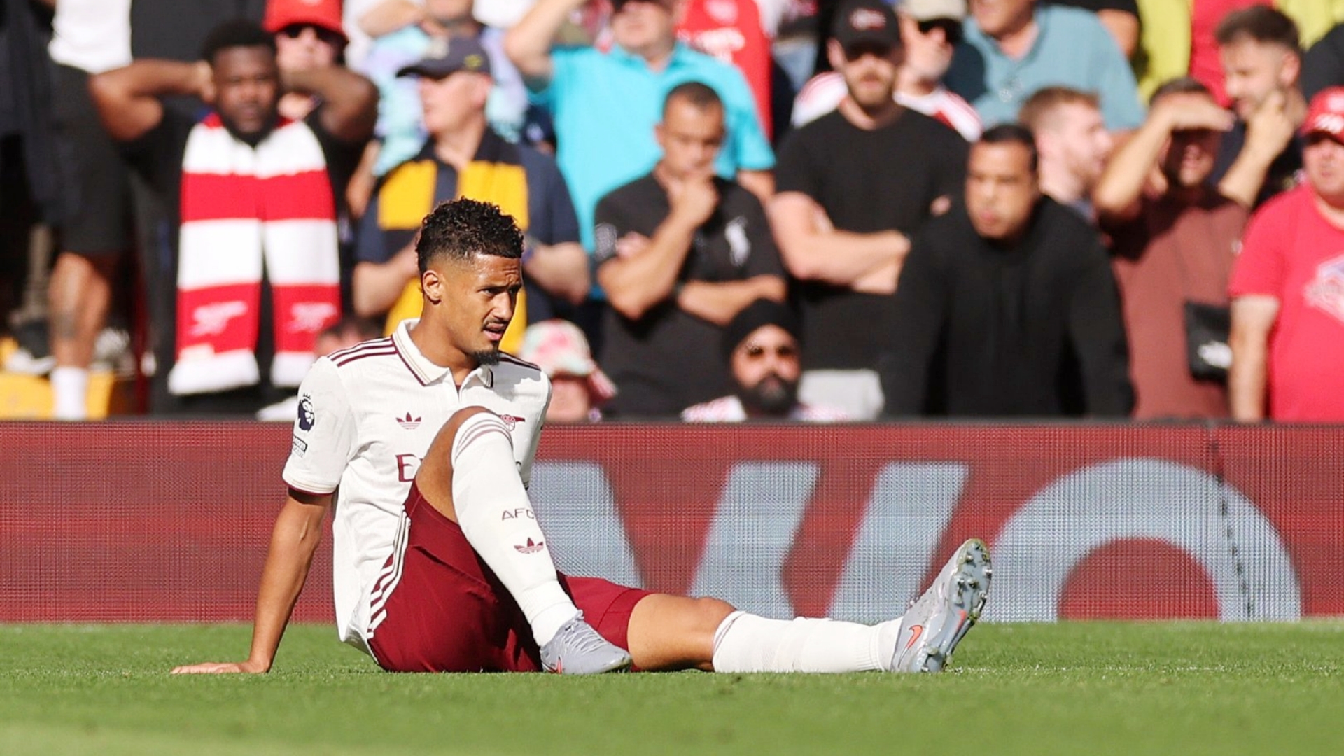 法媒透露，萨利巴上周末脚踝受伤，预计将缺席三至四周的时间。
很可能缺席法国队的下