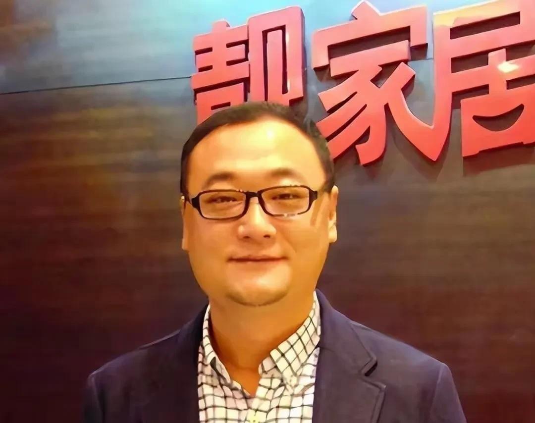 为什么要选择跳楼呢？连死亡都无所畏惧的人，难道还怕那道过不去的坎？
仅仅53岁啊