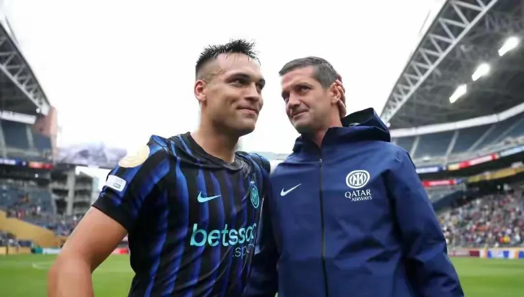 国米再不变阵就得提前收行李！
球员亲口说的慌，比球迷骂声更刺耳。
欧冠出局那一夜