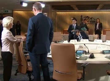 日本首相石破茂在G7峰会上非常尴尬的一幕！