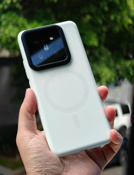 2025年了，小米历代旗舰机都怎么样了。

小米8系列：忘了我吧，兄弟们。

小