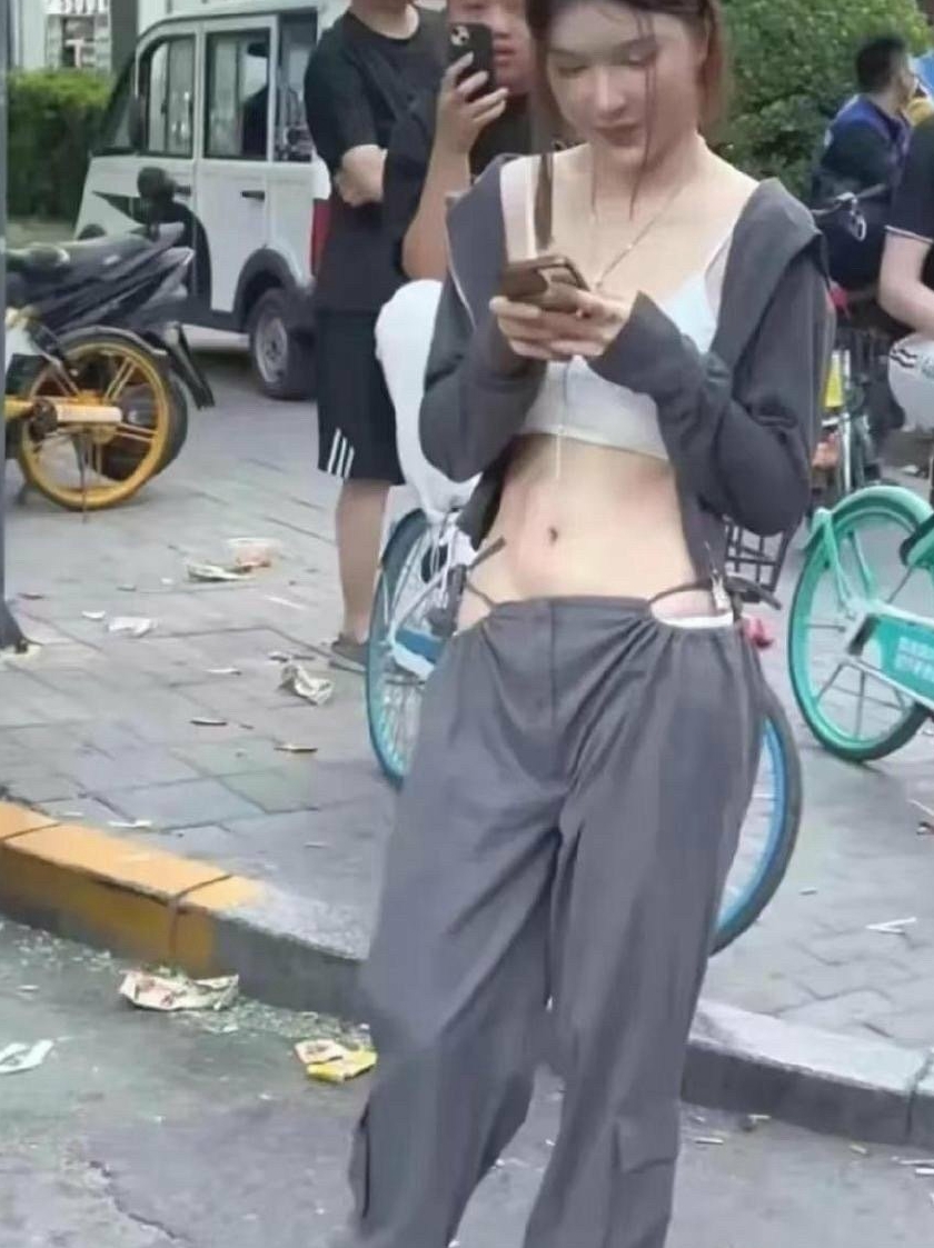 女孩子裤子穿成这样，真的安全吗？ ​​​