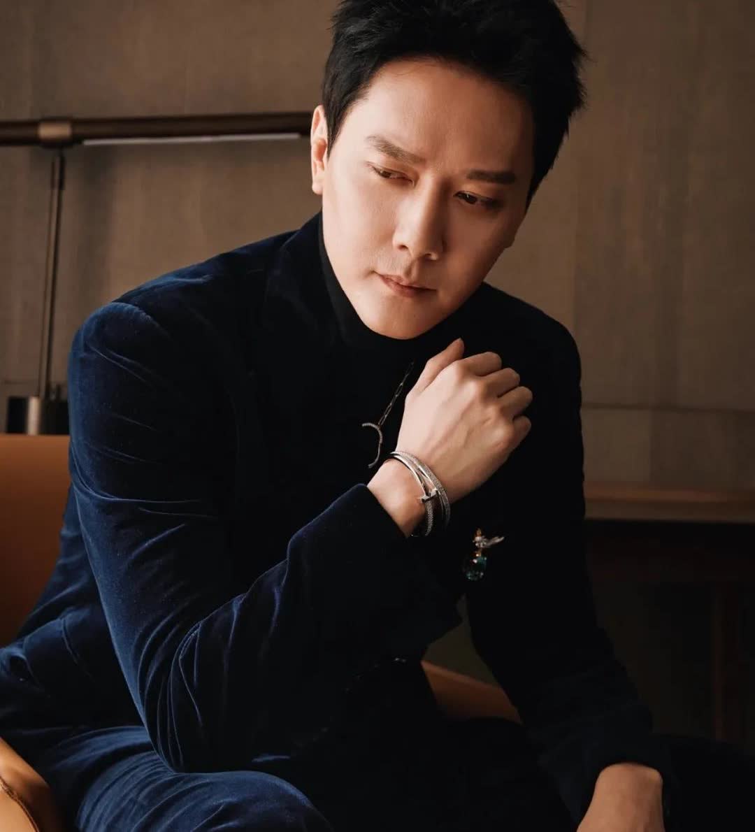 发现没？
冯绍峰这个多情富家公子！
这次和赵丽颖离婚后以后可能再也不会结婚了