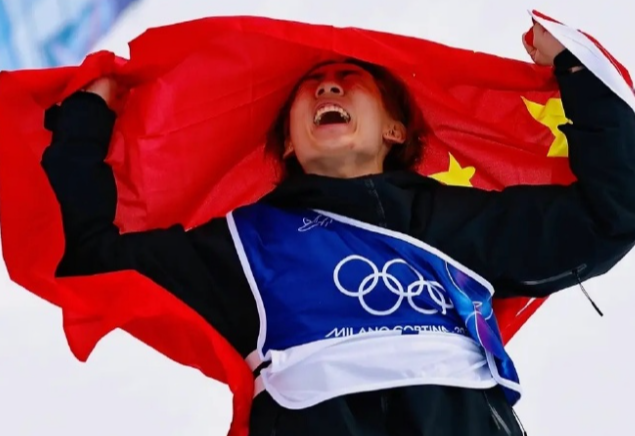 令人动容！大年初二，远在米兰冬奥的苏翊鸣以这种方式为国争光！
大年初二，正当千家