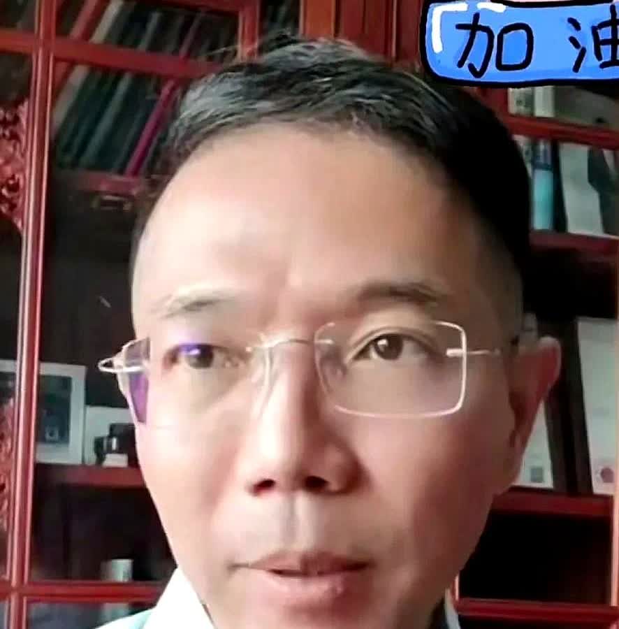 28年错换人生案件又有新进展。

许妈姚爸，还有李律师已经到达北京了，今日开