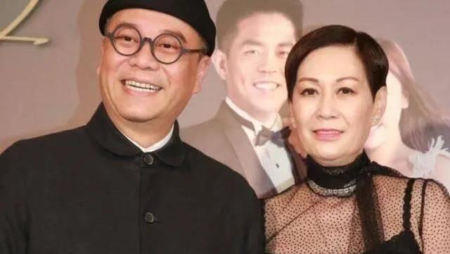 欧阳震华有过两段婚姻。他的前妻从事发型师工作，两人共同生活两年后，由于性格方面不
