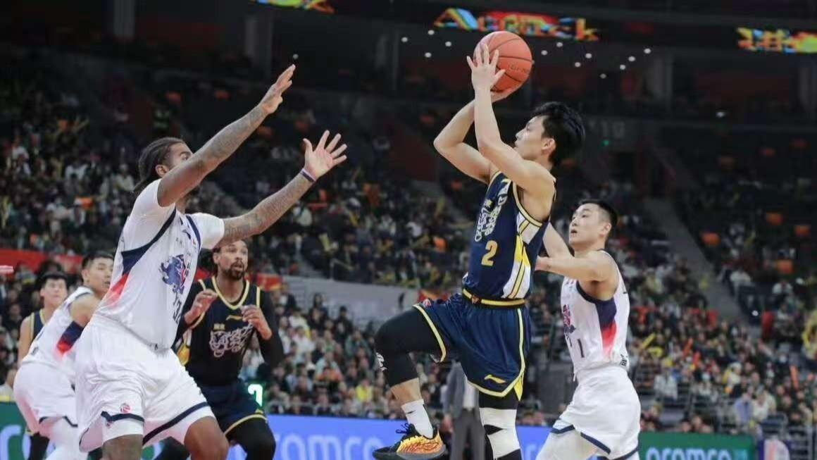 胡明轩三分救赎！广东宏远95-89山西汾酒