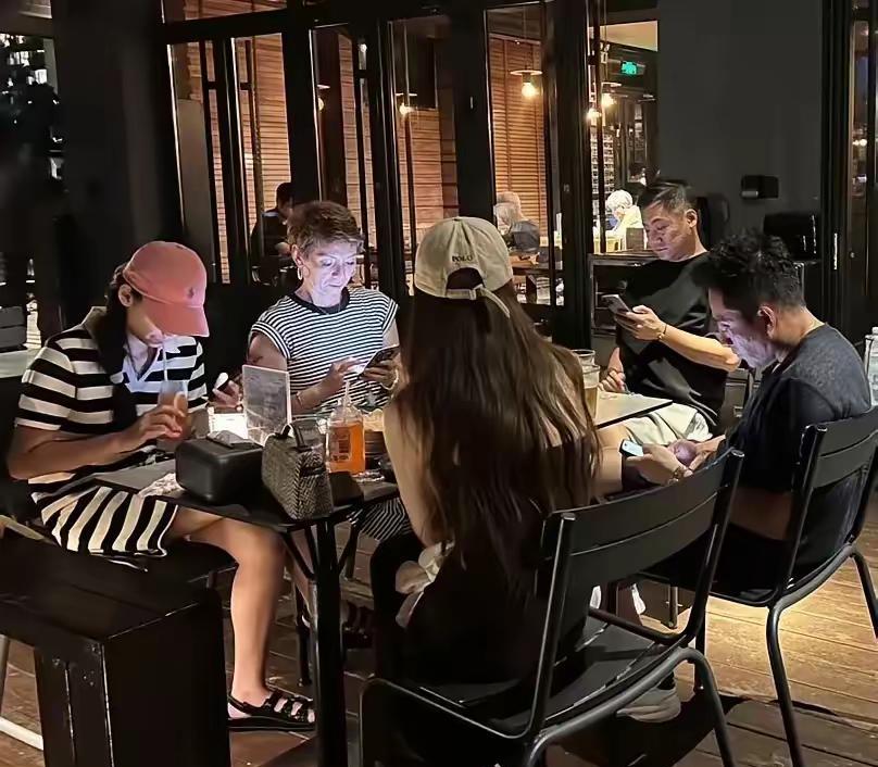 汪小菲心可真大，麻六记酸辣粉被下架他还带着老婆孩子到处玩耍……
这一次，他们来到