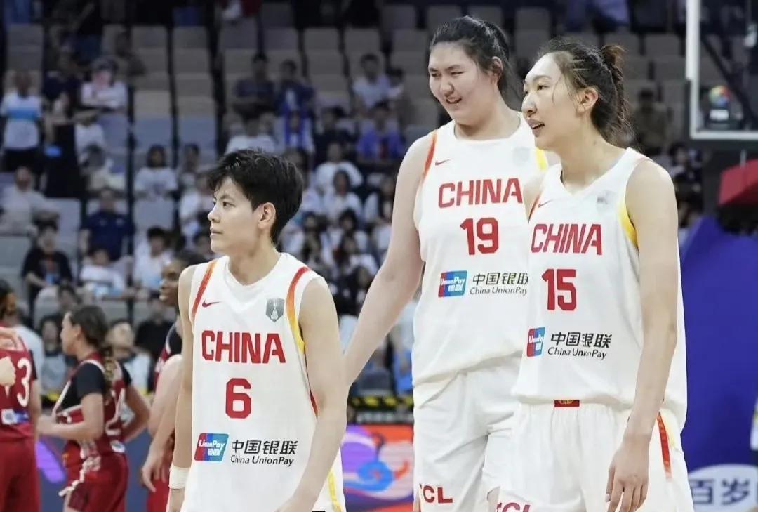 中国女篮中，能给张子宇传好球的也就这4人！
1、王思雨
中国女篮球场上的指挥大脑
