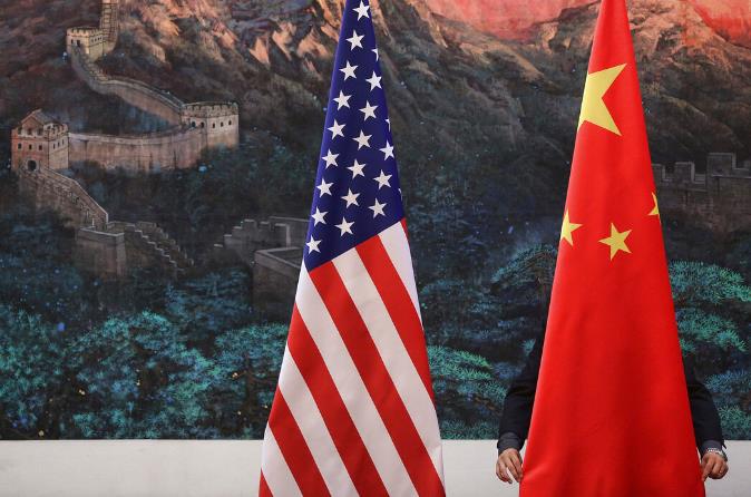 特朗普承认扛不住了，怪美国人太怂
特朗普承认他对股市暴跌做出了反应，调整了自己的
