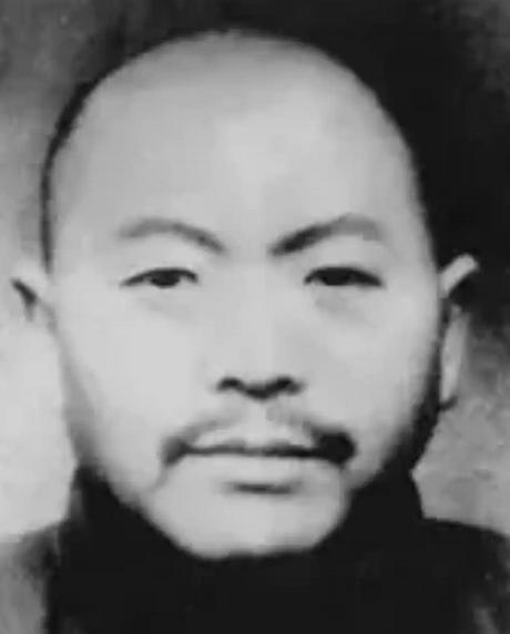 1951年，大汉奸黄标被判死刑，到了刑场，黄标却很不甘心：“我每个月给新四军送了