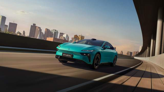 3.7 秒破百 + 1308 公里续航！东风奕派 eπ007+ 13.99 万起，年轻人的 “百万”