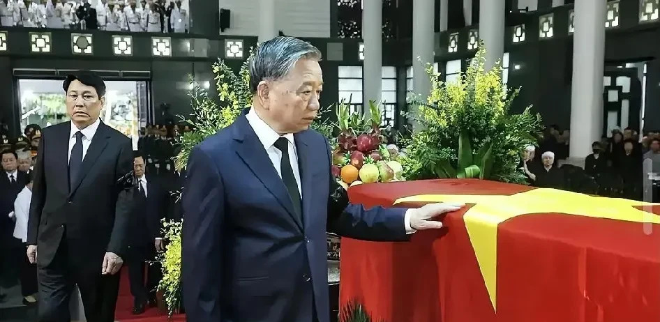 越南老领导陈德良去世了











---











天啊