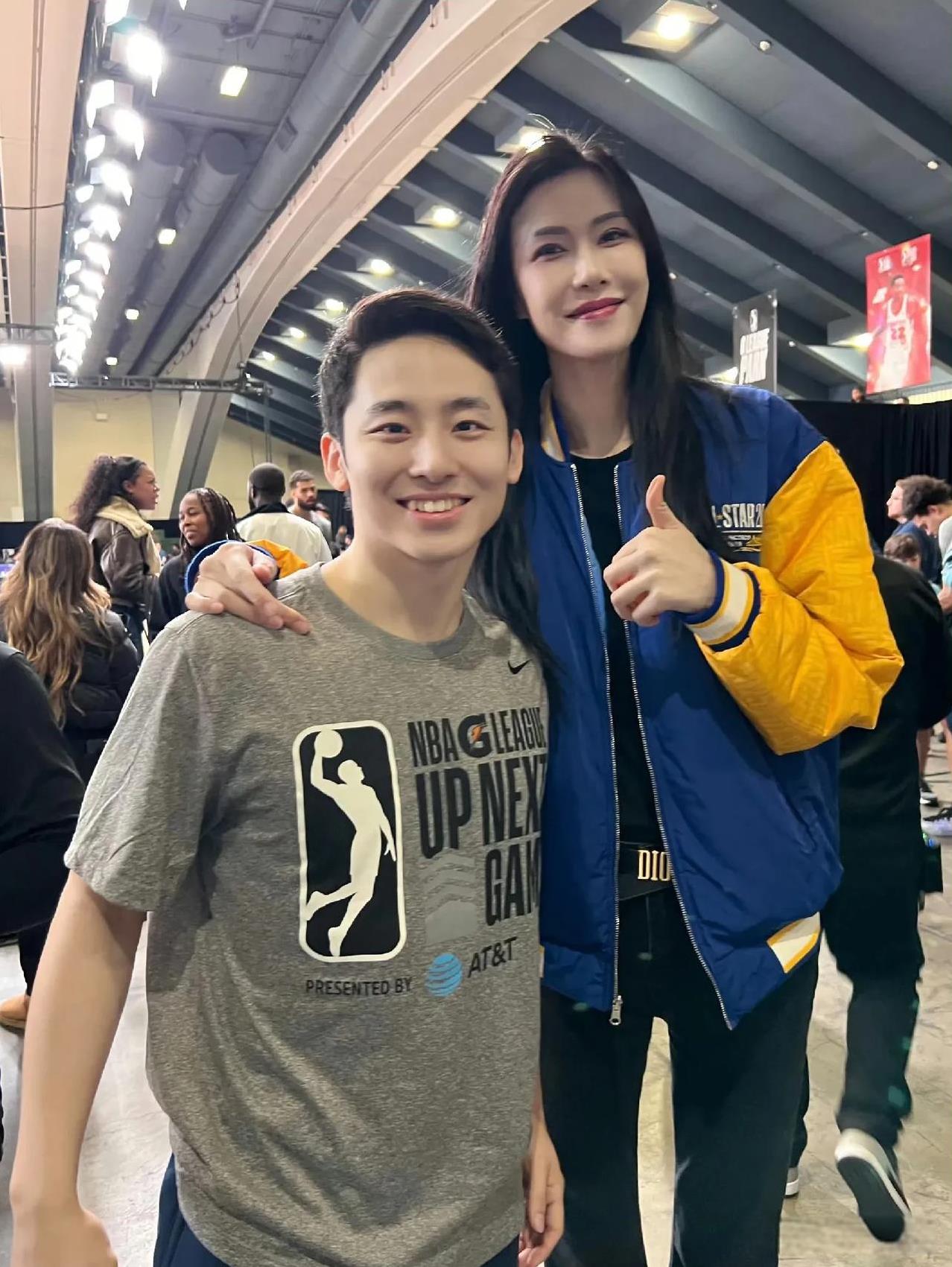 前中国女篮球员许诺晒出自己和河村勇辉的合影，并发文写道：
“河村勇辉人挺好的，个