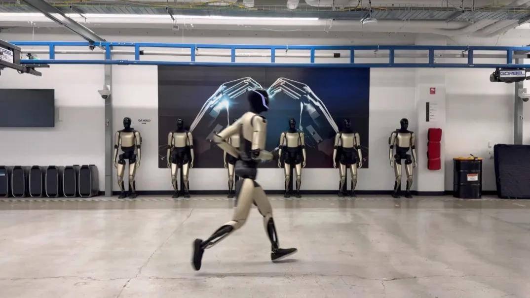 4秒奔跑，隐藏了特斯拉最新人形机器人的多少细节