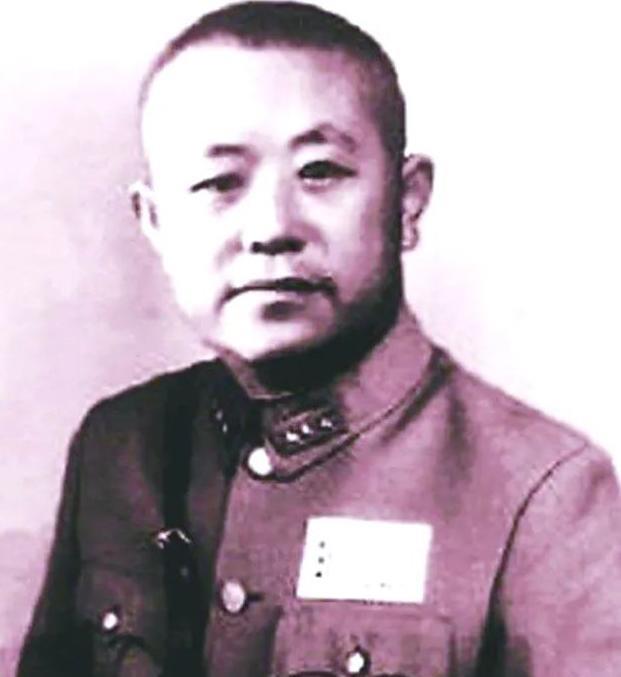 1936年12月12日凌晨4点，张学良卫队一营营长王玉瓒率先在华清池二道门，打响