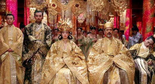 一日，拓跋珪路过贺兰部落，意外撞见一位极美的女子。于是，回宫后，拓跋珪立马找到了
