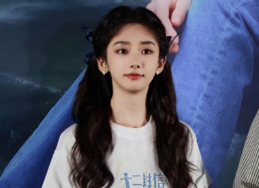 影璐为了角色，摔倒了好几次，受伤也不放弃，继续坚持拍摄。这种不怕伤痛、不怕困难的