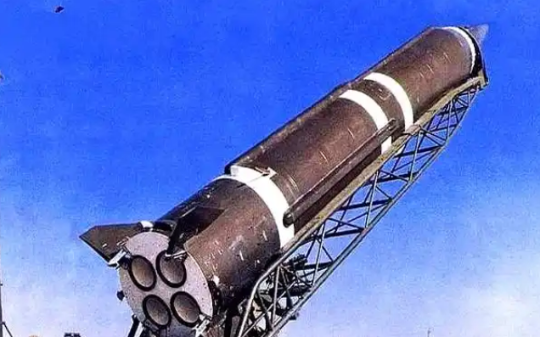 沙特35亿买36枚东风导弹，又砸150亿请我国驻军，令10万敌军不敢动…