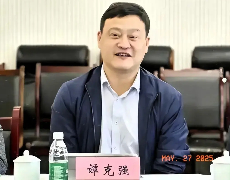 雅安最近的大瓜不少
5月26日，据官方通报雅安投资发展集团董事长倒了，这个集团位